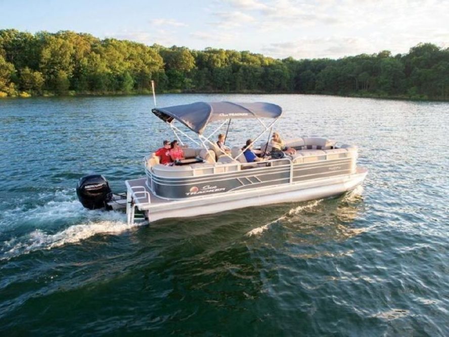 2022 Sun Tracker Party Barge 24 DLX embraces pontoon living. 