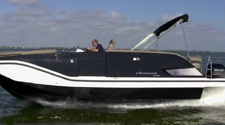 Bayliner Element XR7: Video Boat Review