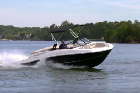 Bayliner VR5: Video Boat Review
